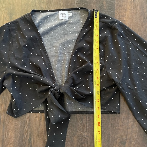 PRINCESS POLLY Black White Polka Dot Tie Front Crop Top Bell Sleeve Size 10 - Picture 8 of 8